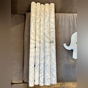 Serena and Lily Priano Wallpaper - Sky